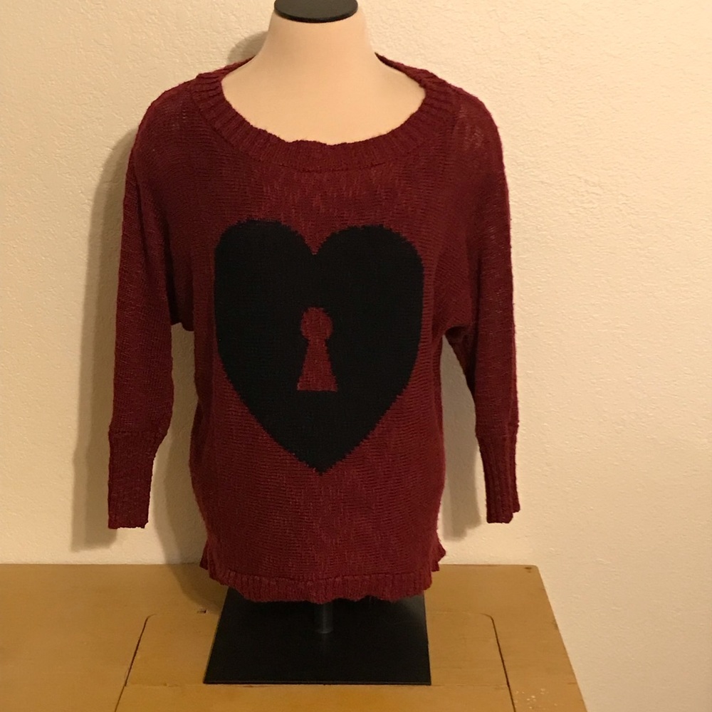 Red and black keyhole in heart l/s sweater, M